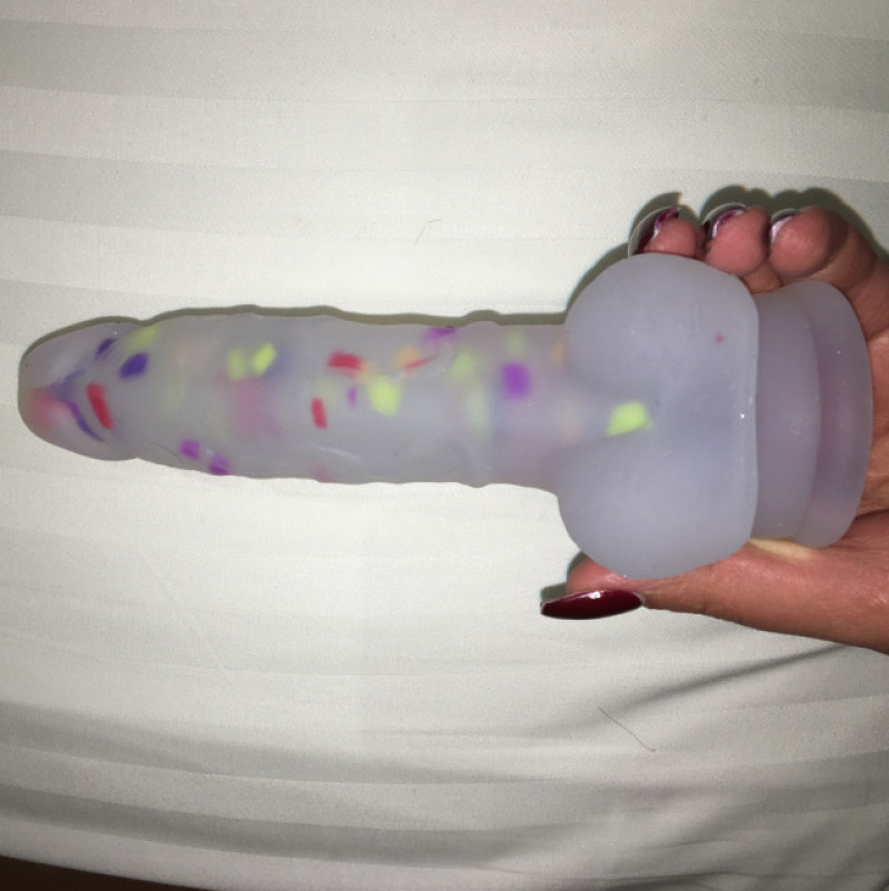 Dildo used on videos and webcam
